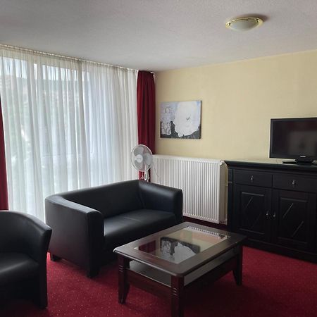 Panorama Hotel In Neustadt an der Weinstraße Buitenkant foto