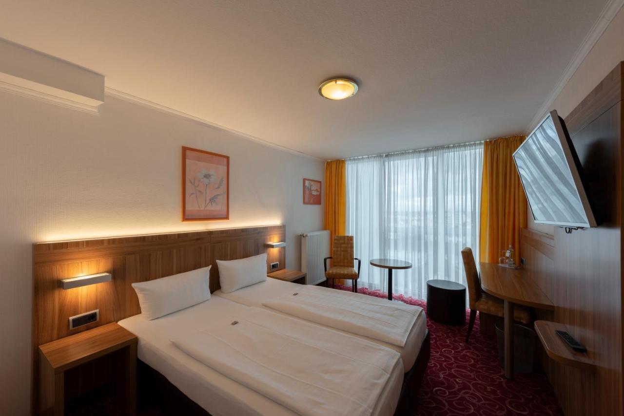 Panorama Hotel In Neustadt an der Weinstraße Buitenkant foto