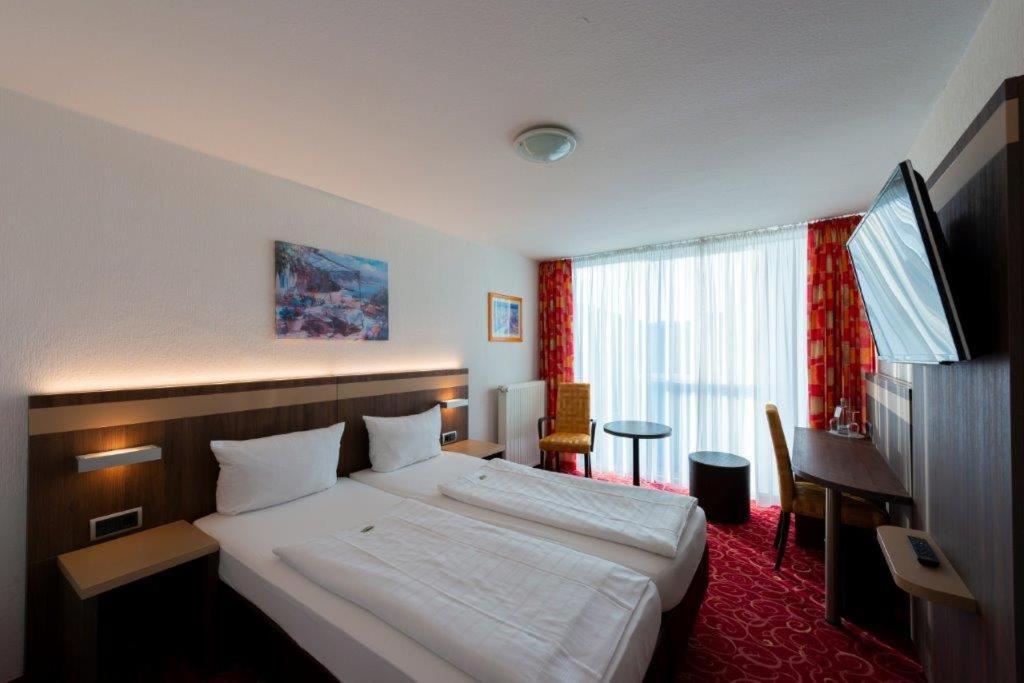 Panorama Hotel In Neustadt an der Weinstraße Buitenkant foto