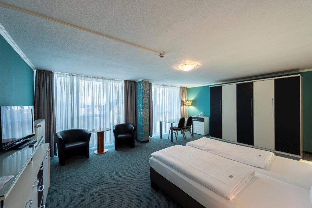 Panorama Hotel In Neustadt an der Weinstraße Buitenkant foto