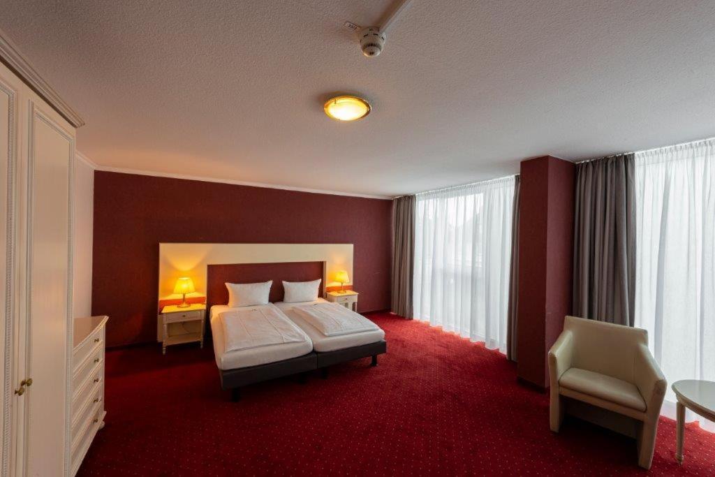 Panorama Hotel In Neustadt an der Weinstraße Buitenkant foto
