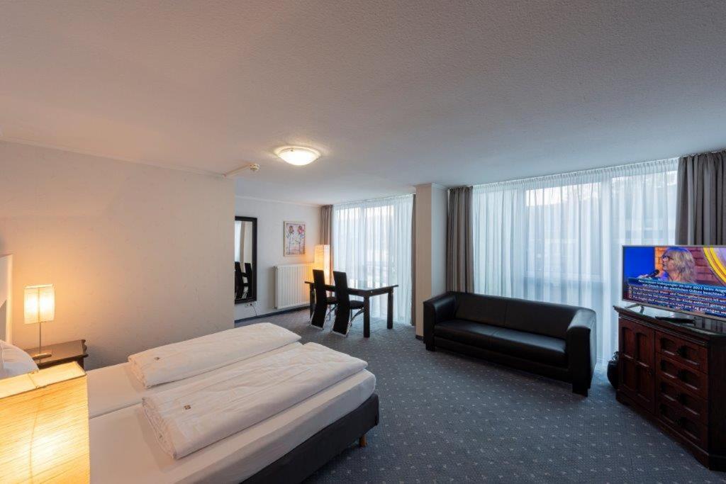 Panorama Hotel In Neustadt an der Weinstraße Buitenkant foto