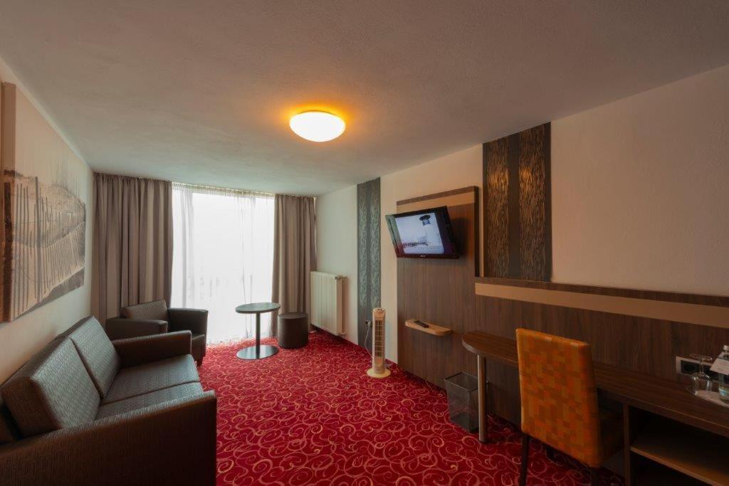 Panorama Hotel In Neustadt an der Weinstraße Buitenkant foto