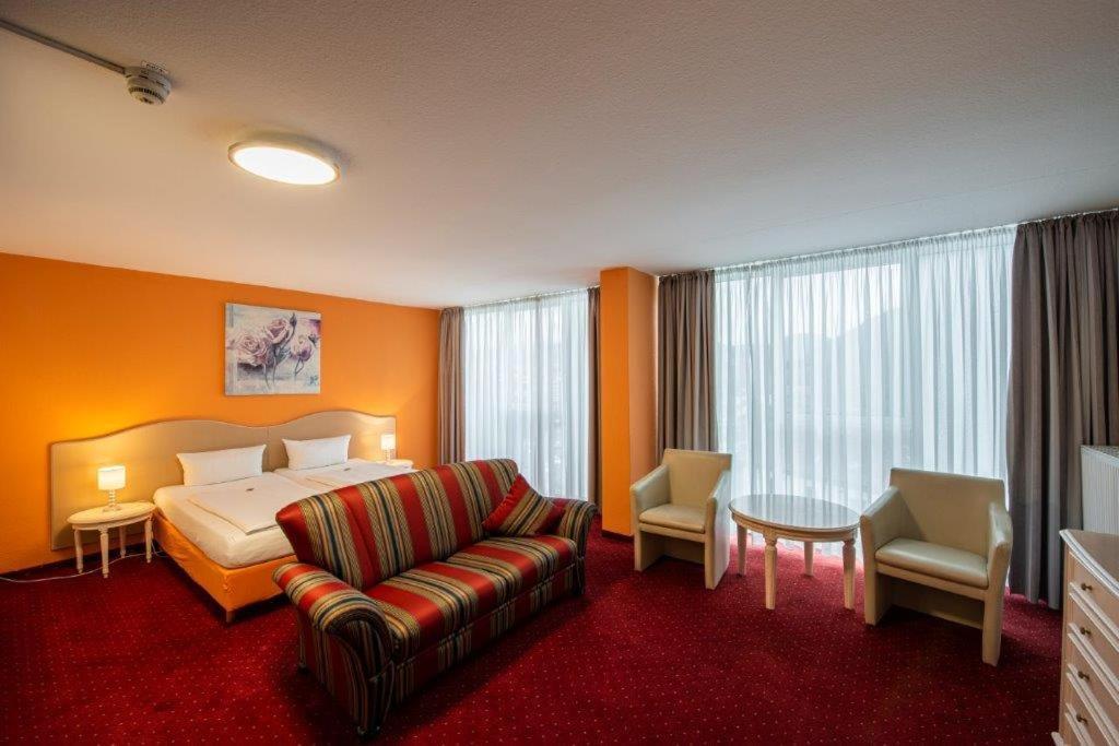 Panorama Hotel In Neustadt an der Weinstraße Buitenkant foto