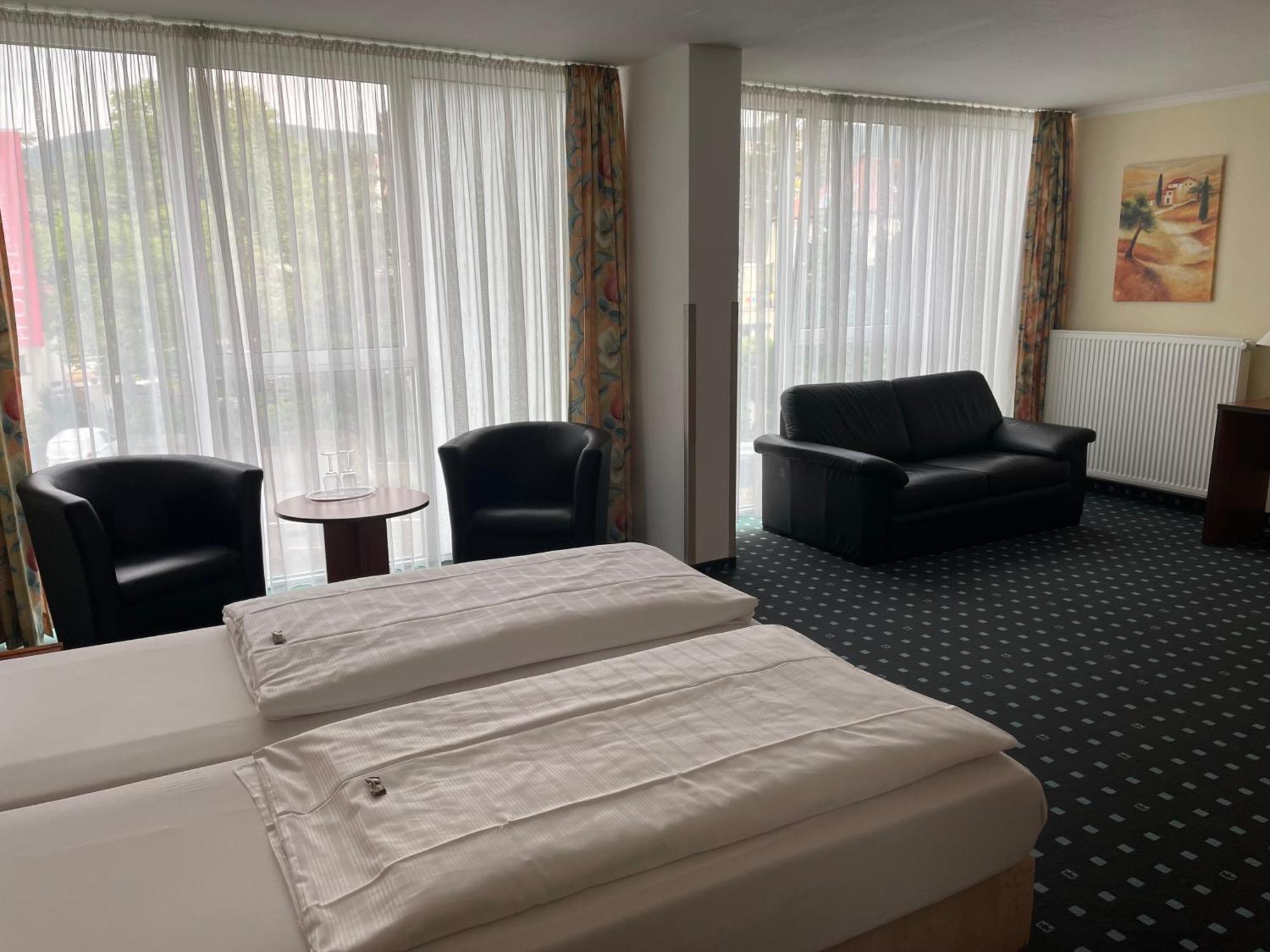 Panorama Hotel In Neustadt an der Weinstraße Buitenkant foto