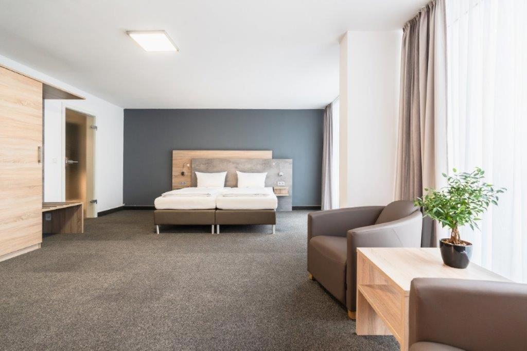 Panorama Hotel In Neustadt an der Weinstraße Buitenkant foto