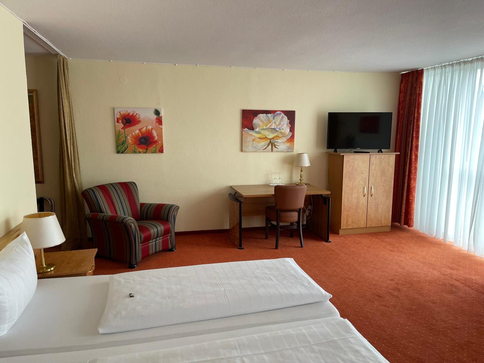 Panorama Hotel In Neustadt an der Weinstraße Buitenkant foto