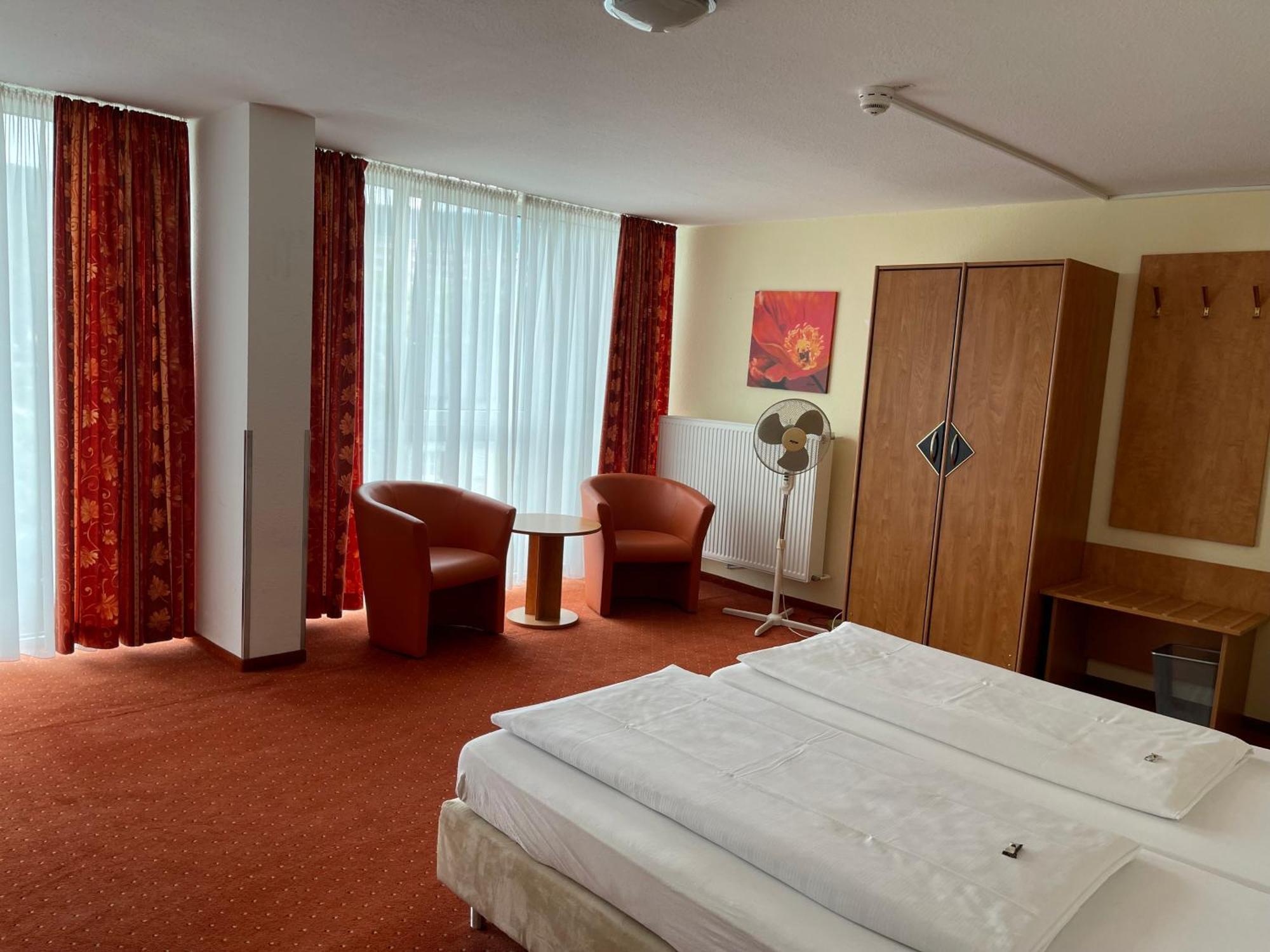 Panorama Hotel In Neustadt an der Weinstraße Buitenkant foto