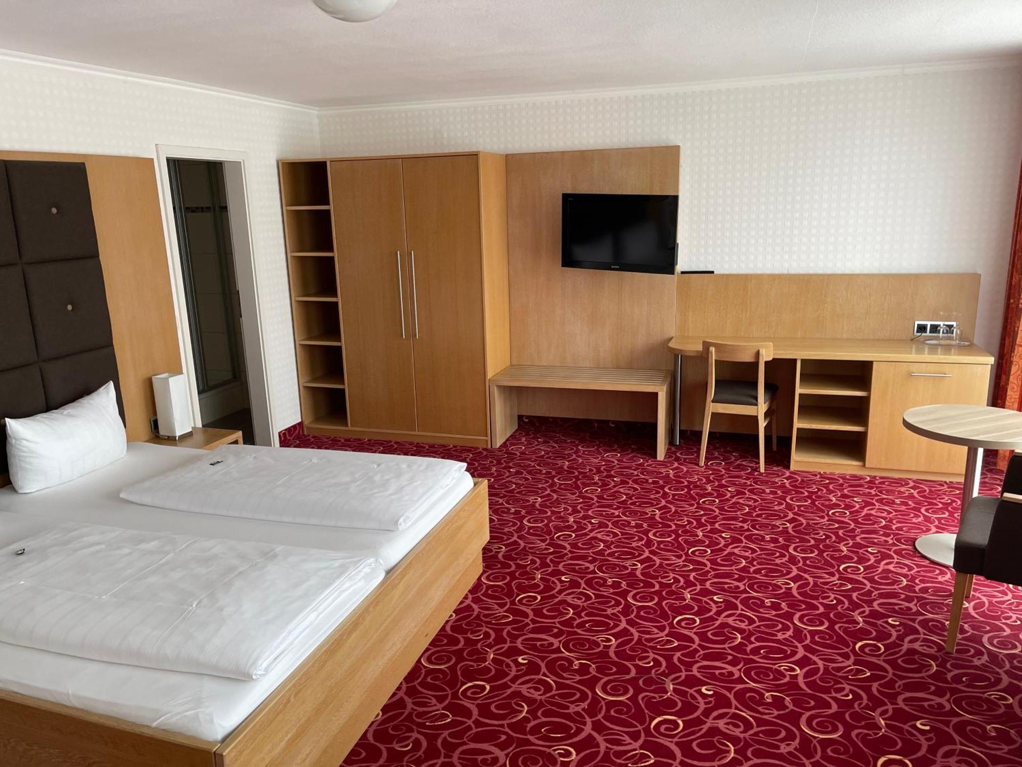 Panorama Hotel In Neustadt an der Weinstraße Buitenkant foto