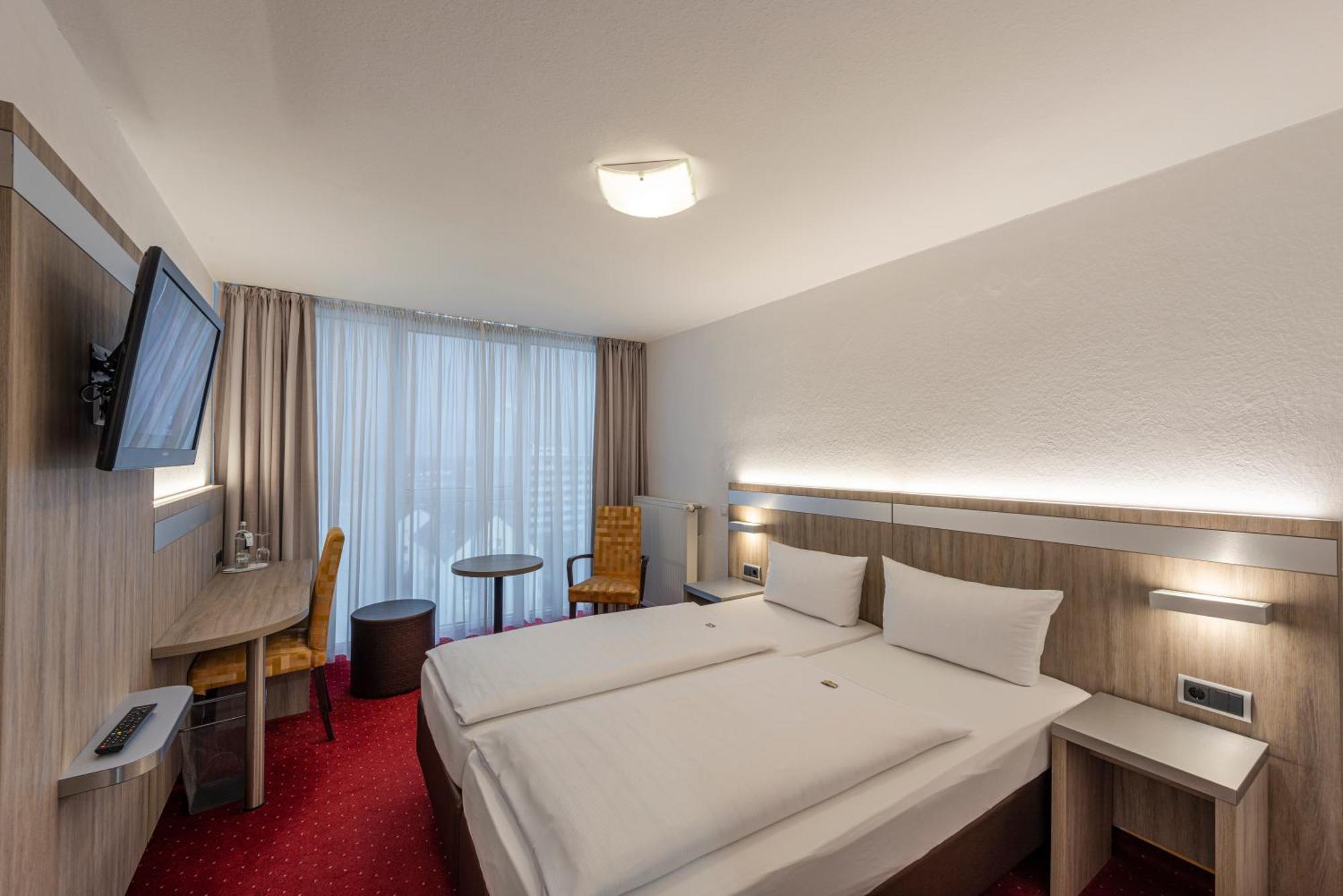 Panorama Hotel In Neustadt an der Weinstraße Buitenkant foto